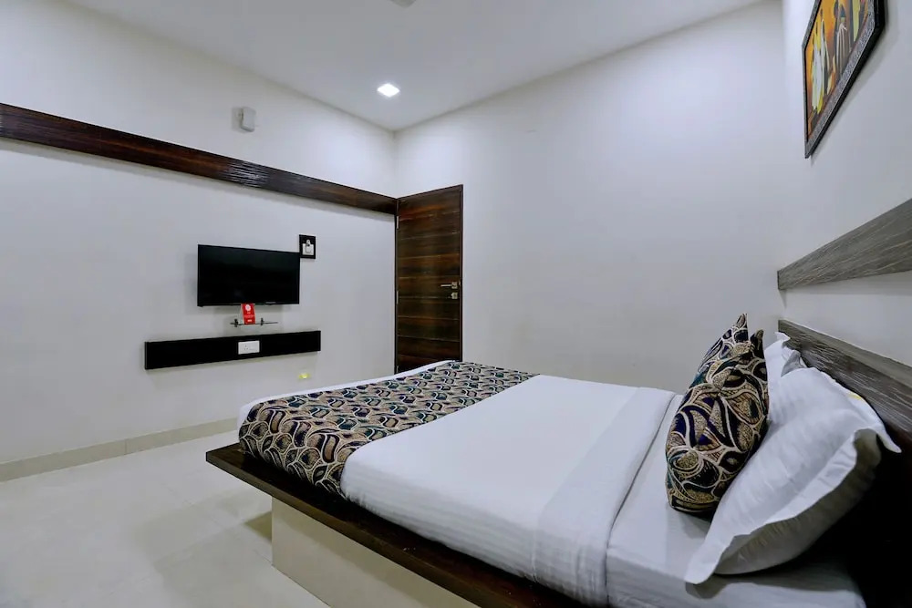 OYO 8022 Hotel Sunil Inn