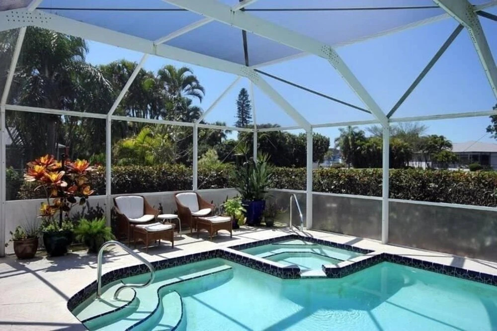 On The Green - Golfers Dream Home! 3 Bedroom Home