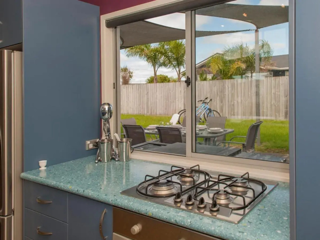 Sands Beach House - Matarangi Holiday Home