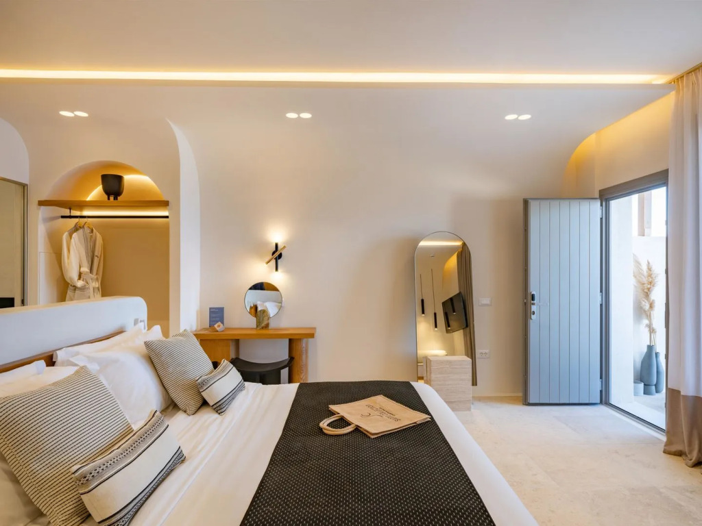 Santo Mine Oia Suites