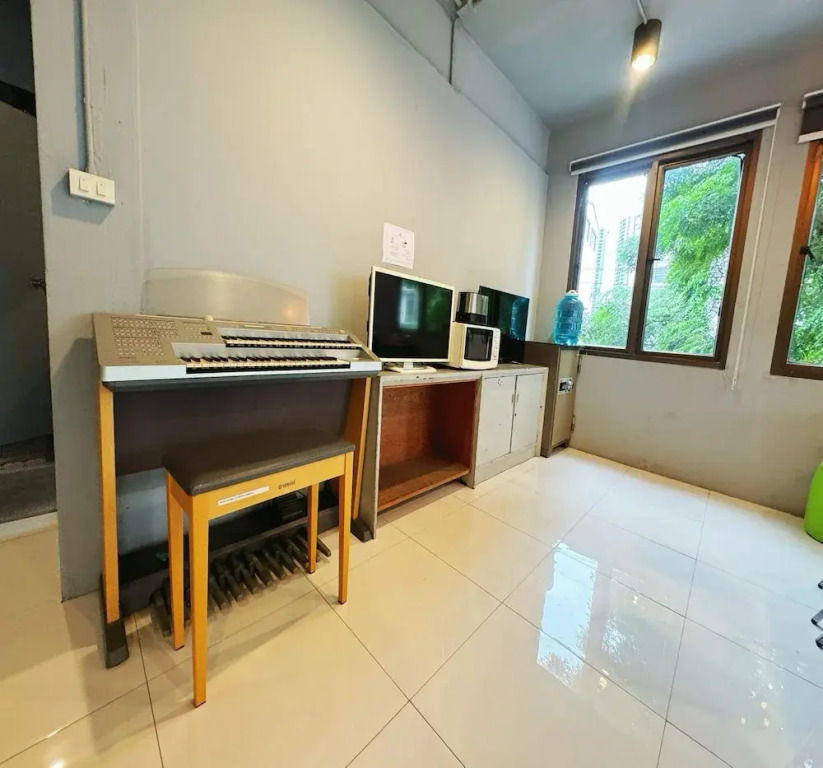 Sukhum Huai Khwang Guest House