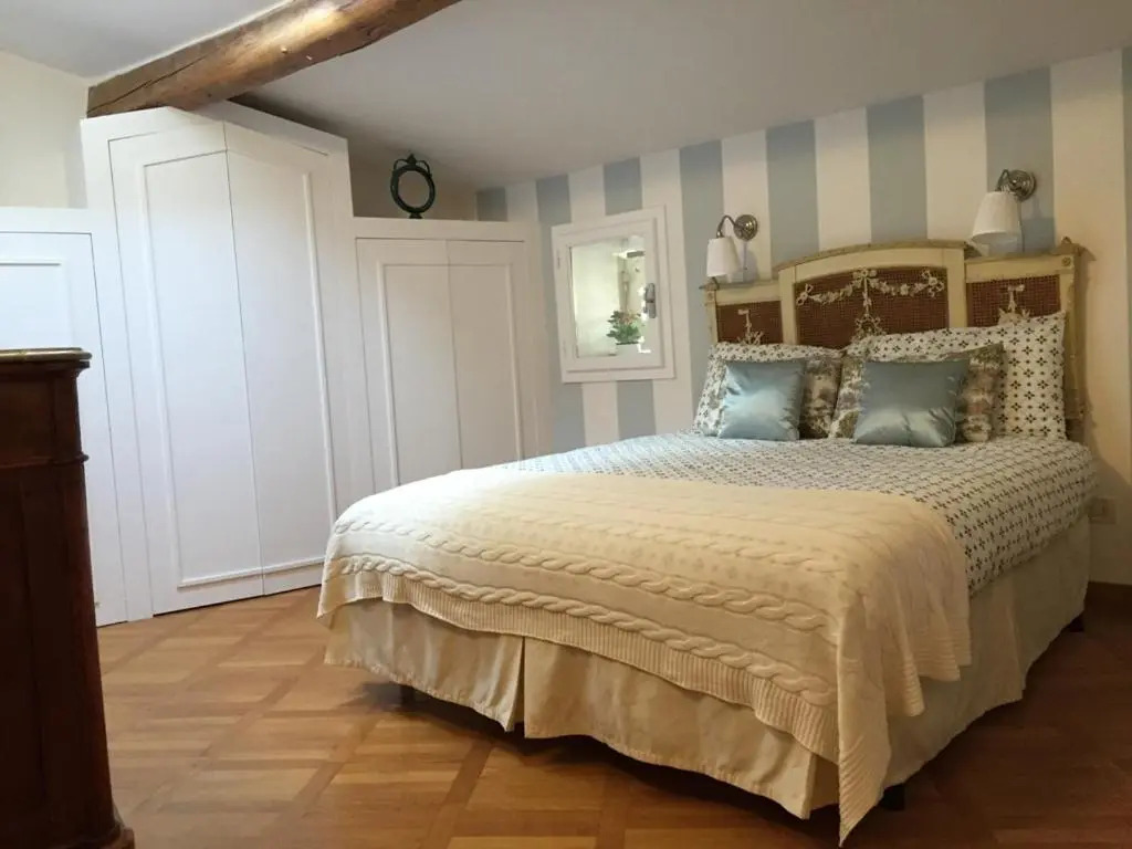 Romantic and Charming Apartments