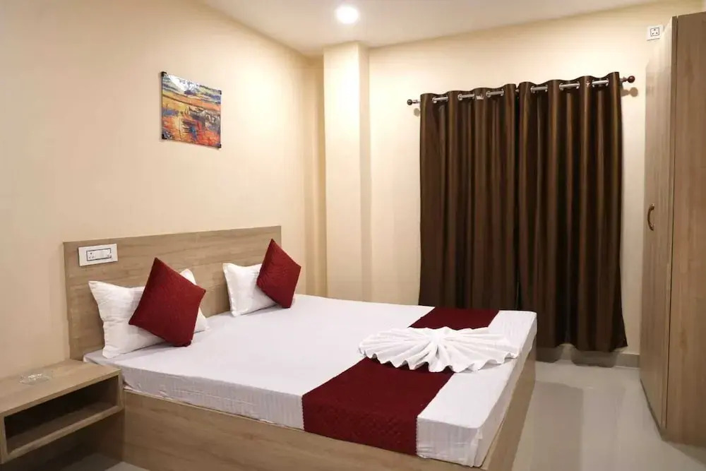 Regal Guest House by ROH
