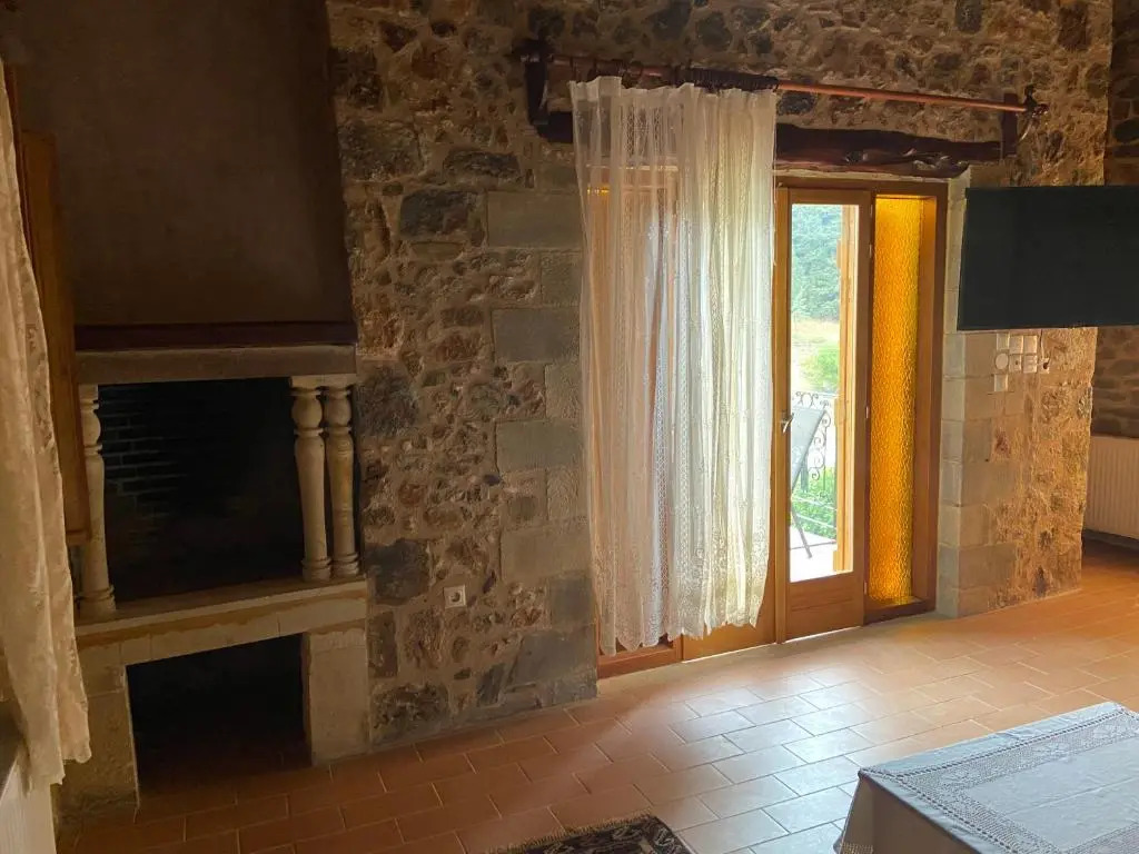 Ifigenia Lux MAISONETTE in oldtown and Villas in theriso vilage 14 km outside of chania