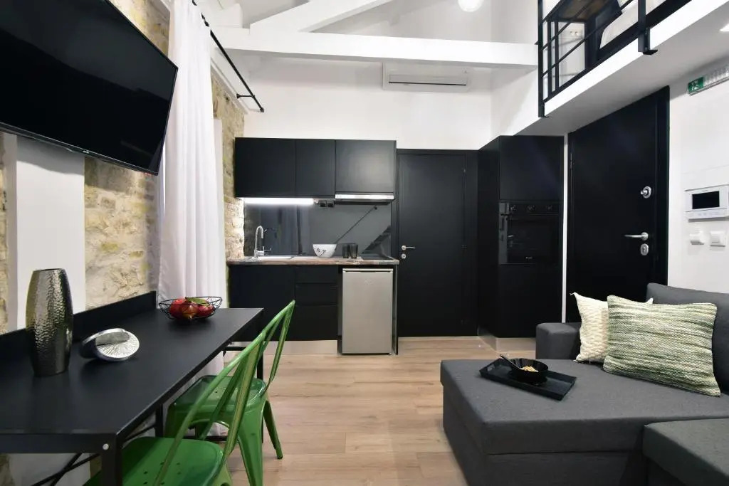 Queen 4 Apartment in the Heart of the Corfu Historical Old Town Center