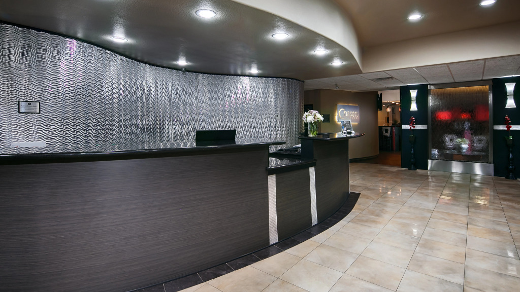 Best Western Premier Crown Chase Inn & Suites