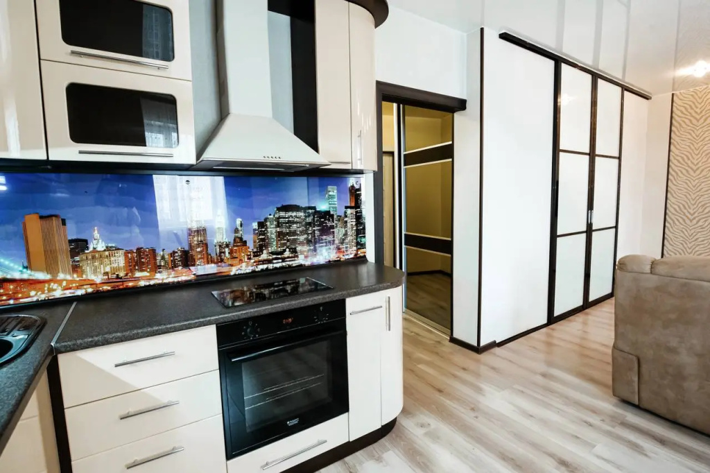 Pritomskij 7/7 Dvuhkomnatnye apartamenty biznes-klassa s vidom na Tom'