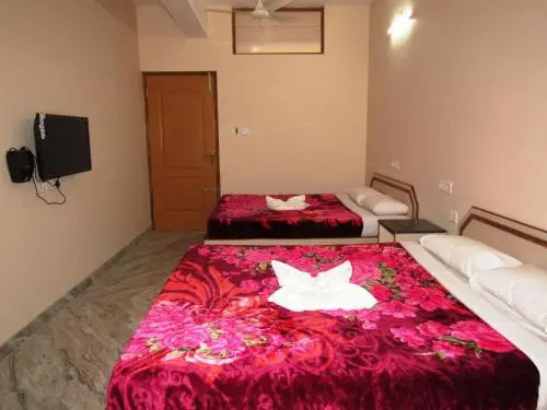 Hotel Saravana Grand