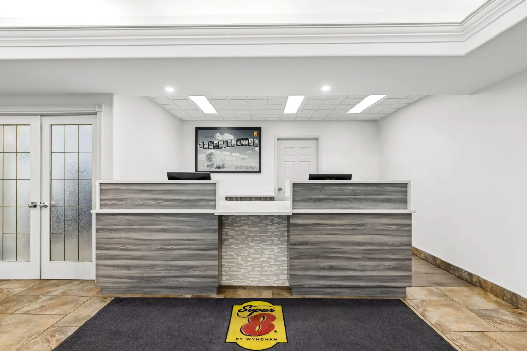 Super 8 by Wyndham Saskatoon Near Saskatoon Airport