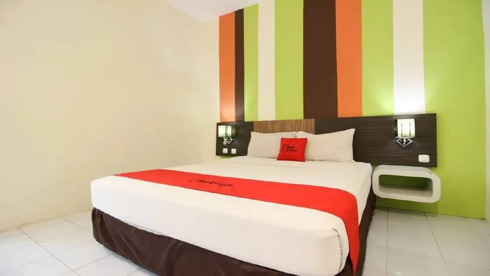 RedDoorz Plus near Keraton Yogyakarta 2