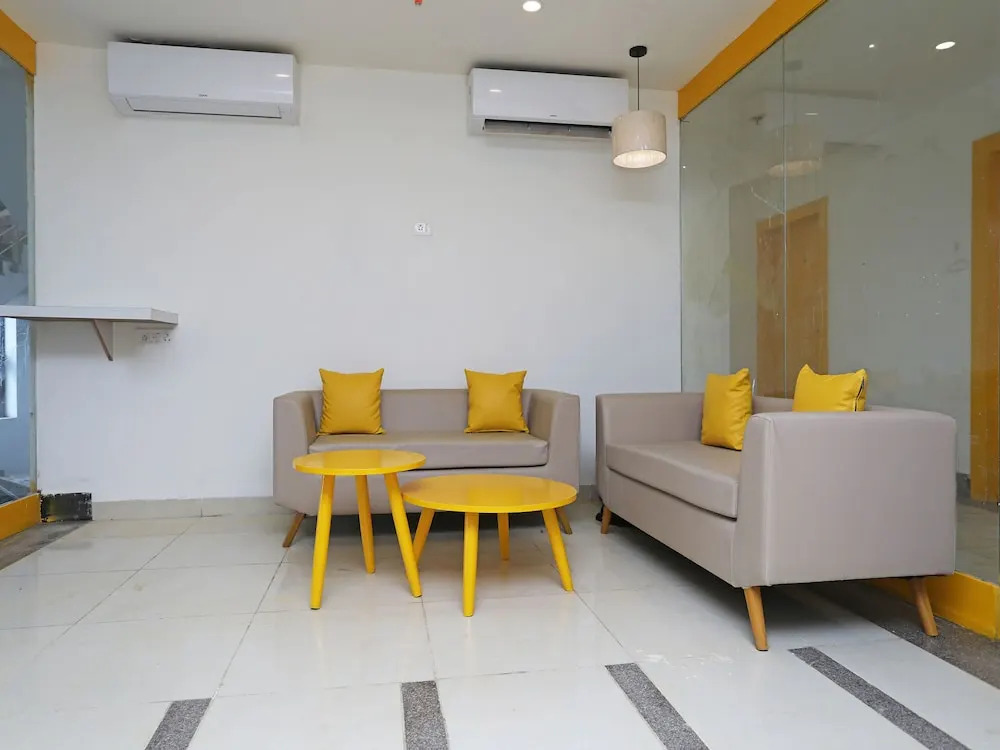 OYO 16340 Yellow Hotels