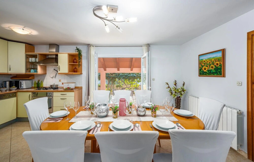Stunning Home In Marcana