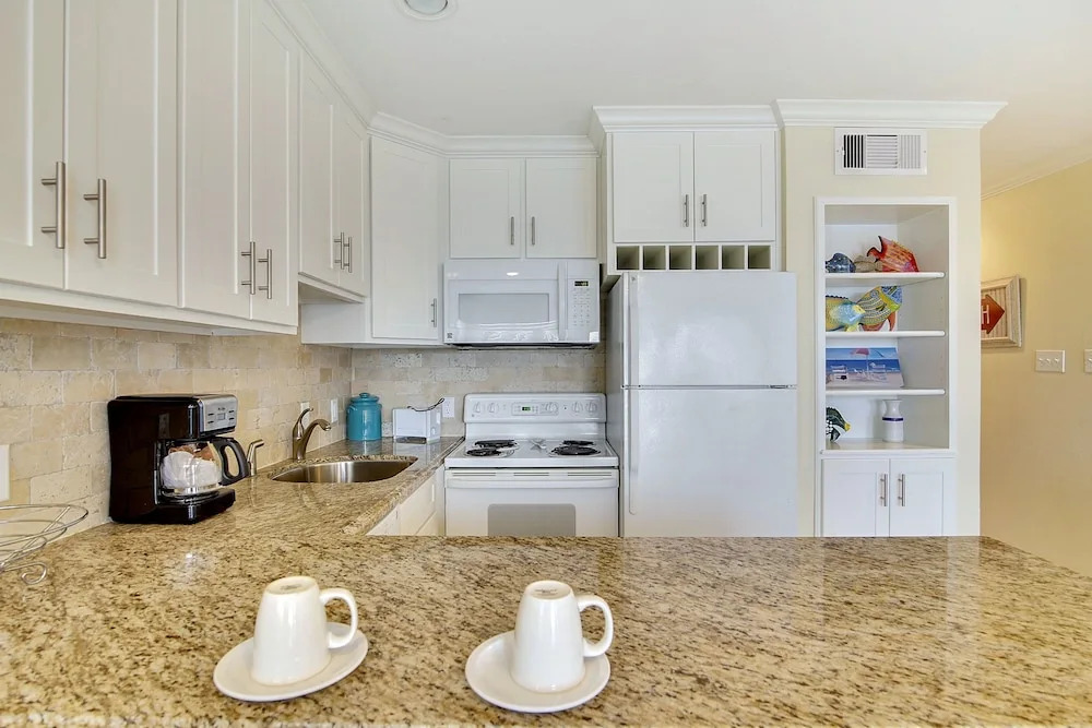 Seascape 1104 1 Bedroom Condo by RedAwning