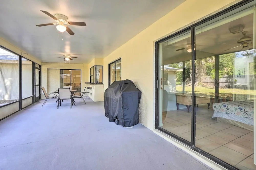 3 Mi to Philippe Park & Pier: Stunning Retreat