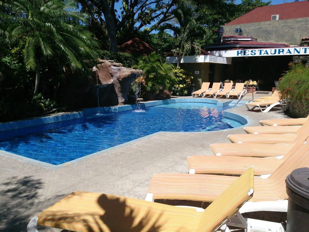 Mangaby Playa Hermosa