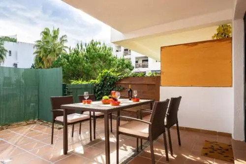 2BR poolfront family apartment WIFI and Near beach