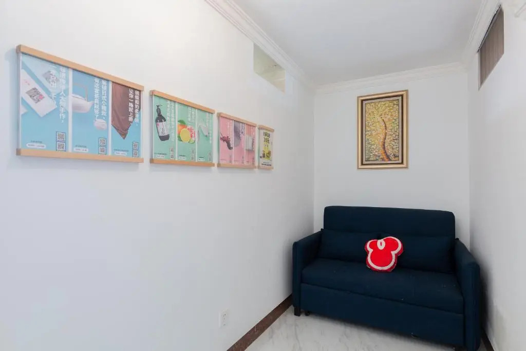 Locals Apartment House 03