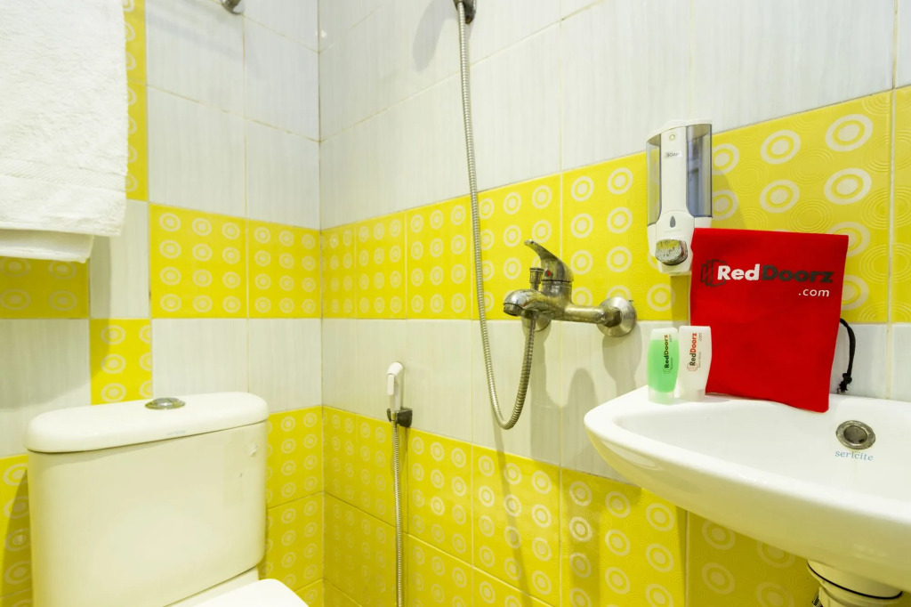 Reddoorz near Gajah Mada Plaza 2