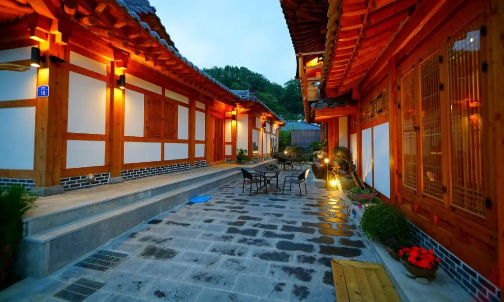 Lee Ga Hanok