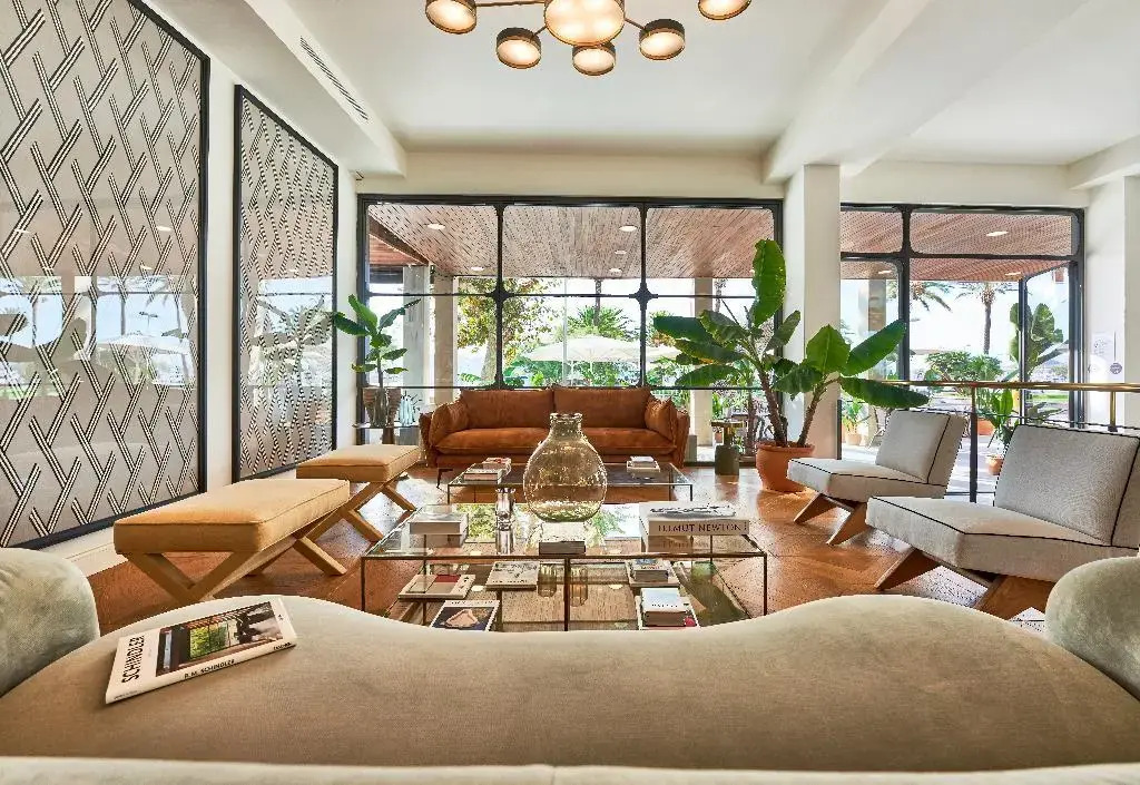 Hoposa Daina- Adults Only