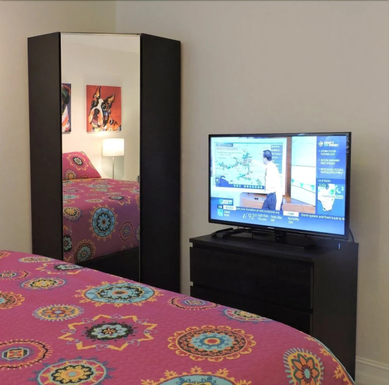 Malibu House 4/3 FOR 10, Close to Beaches, Pool