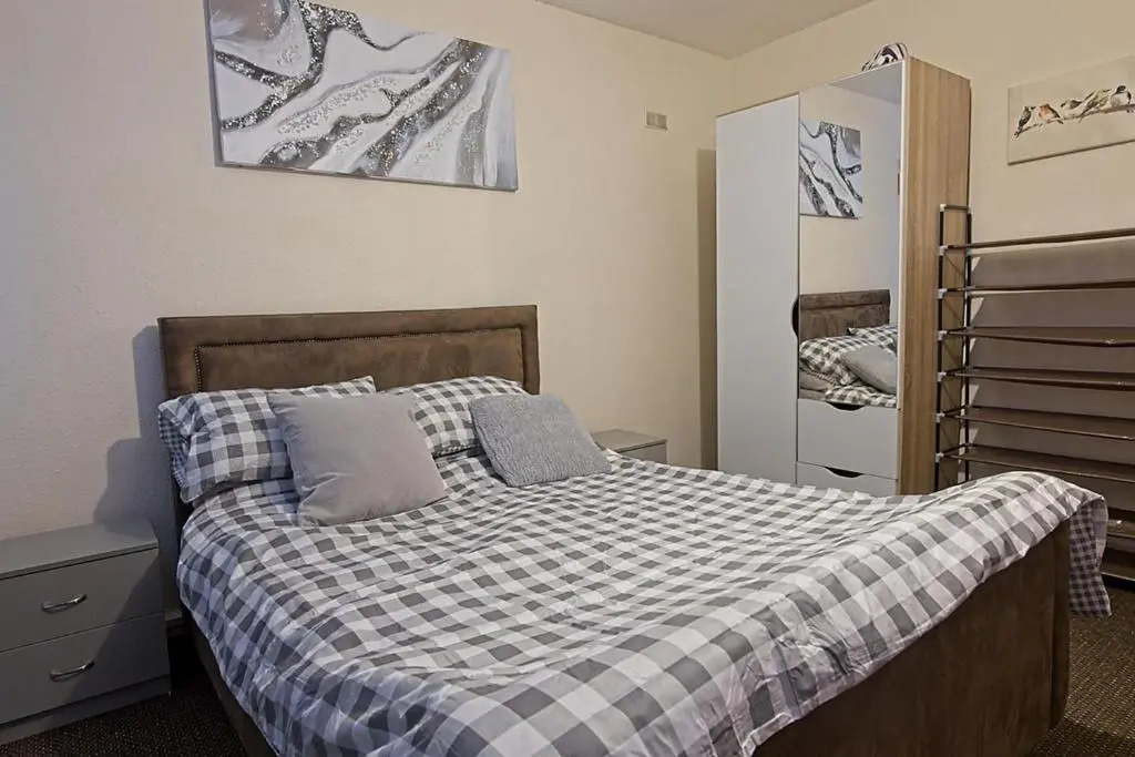 Stylish Five Star Rated Apartment