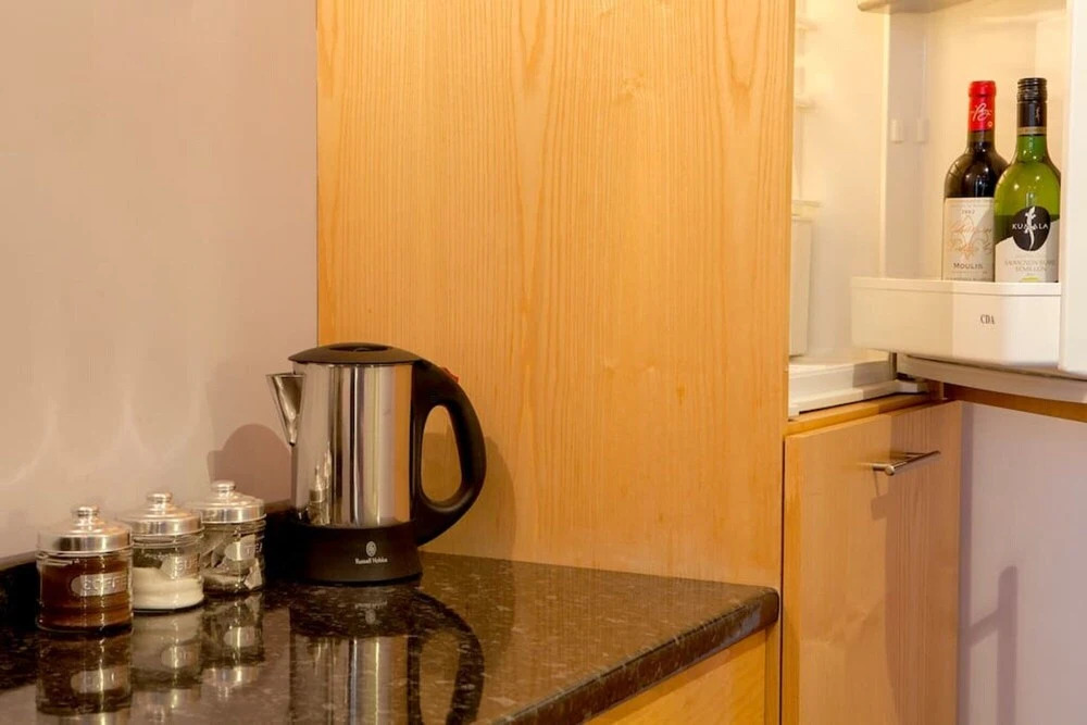 Ideally Located Convenient City Centre Studio Apartment