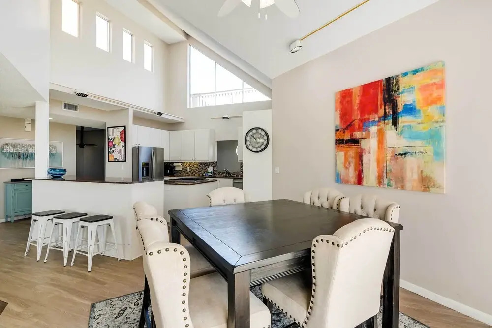 Walk to Ocean! Family & Pet-friendly Galveston Gem
