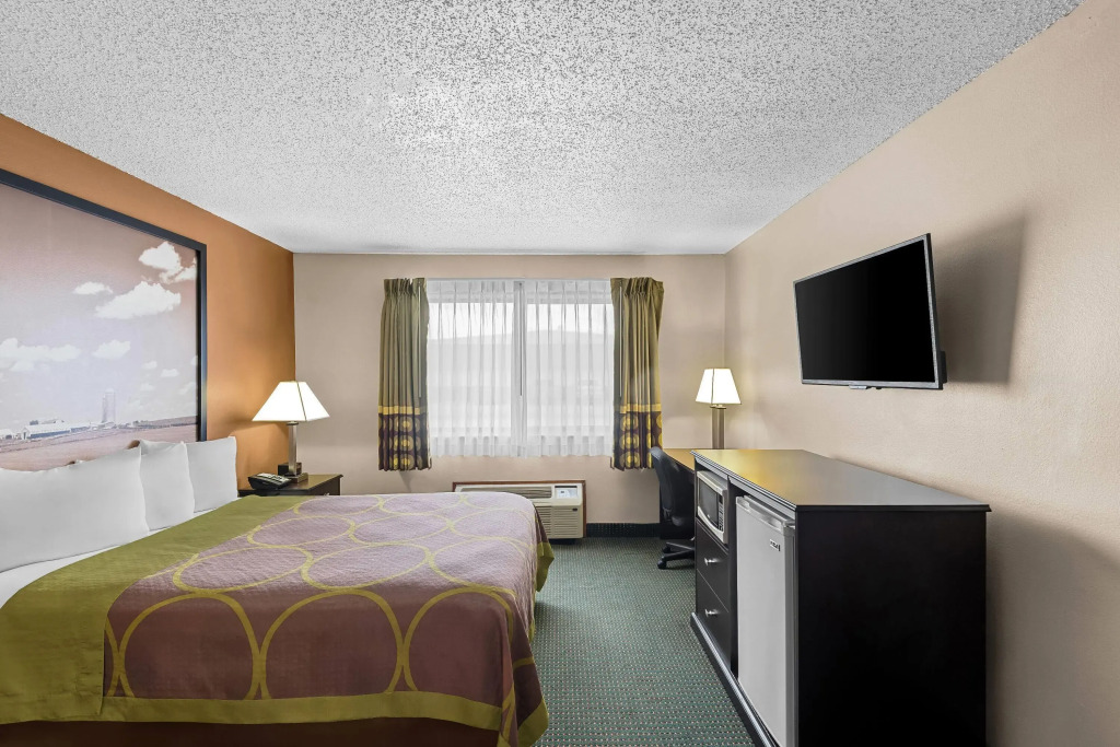 Super 8 by Wyndham Jefferson