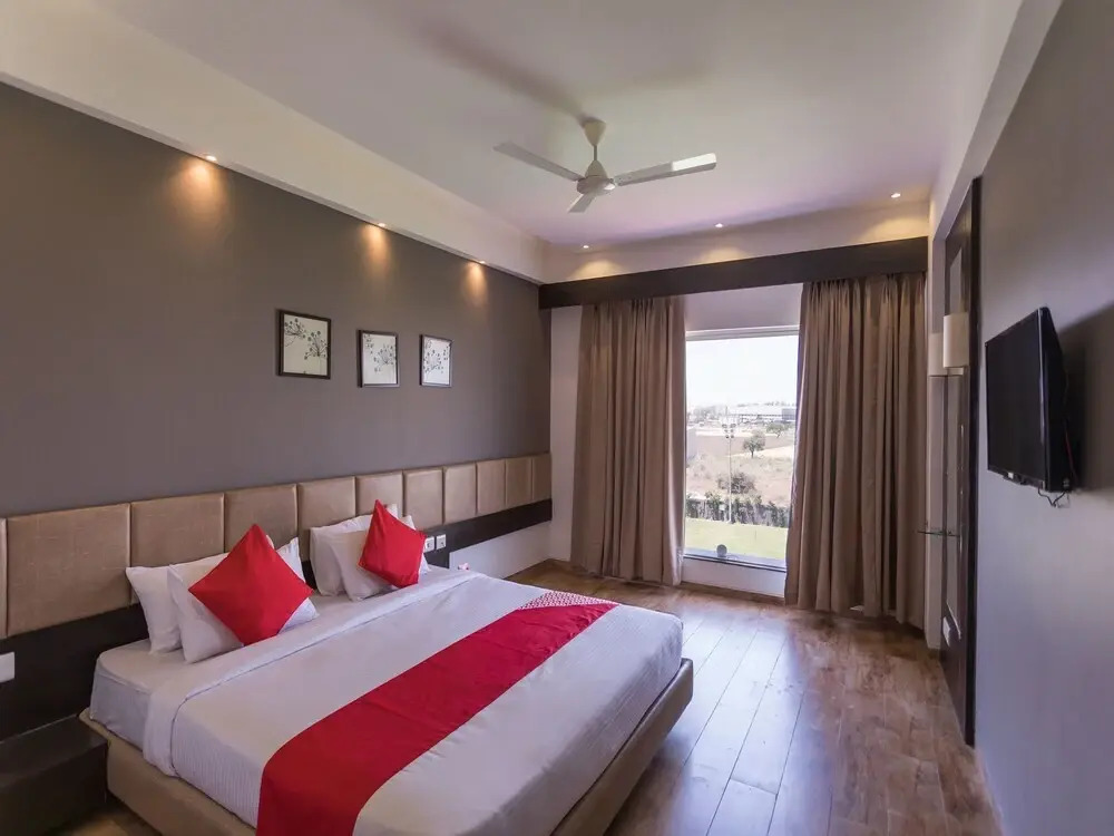 Hotel HR Greens By OYO Rooms