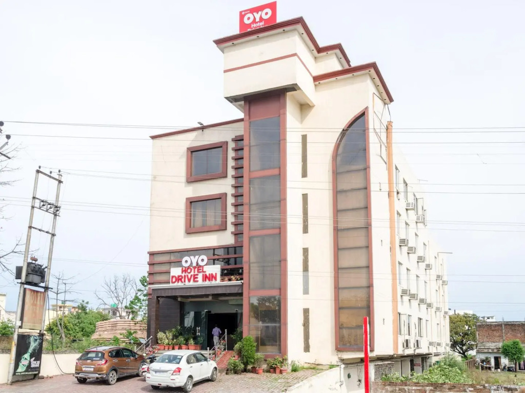 OYO 5844 Hotel Drive Inn