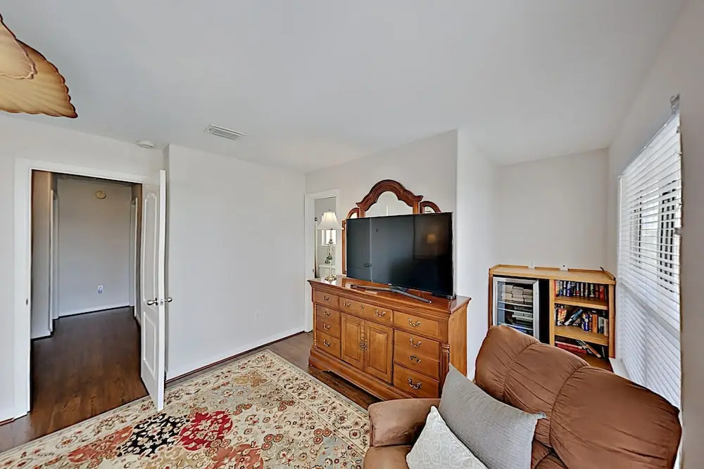 1387 W Lagoon Ave Home 3 Bedrooms 2 Bathrooms Home