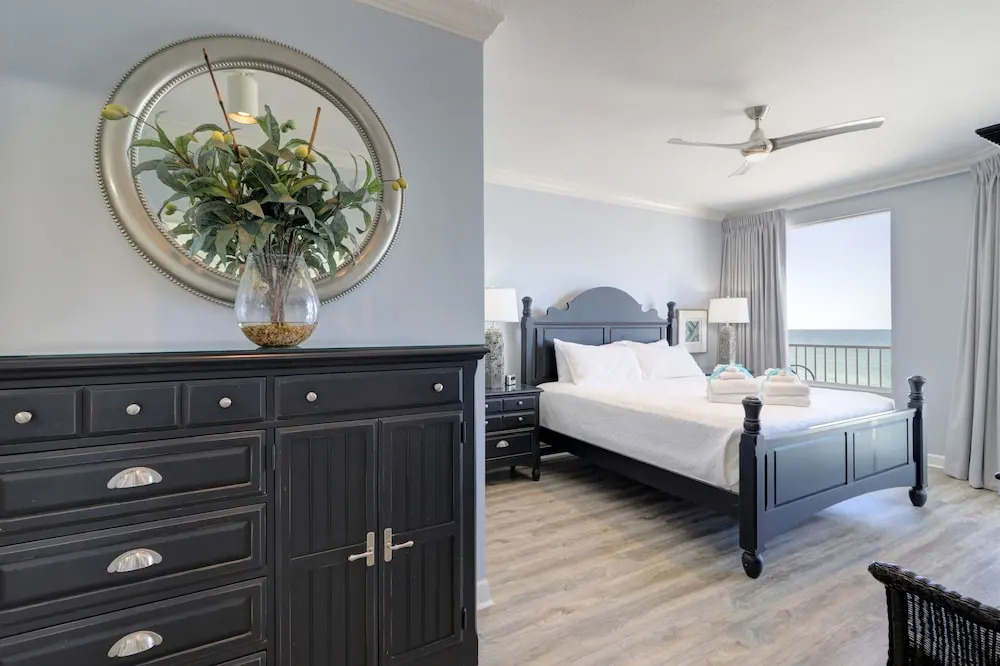 Gulf Front Master Suite! Directly On The Beach! 3 BR / 2 BA! Sleeps 8