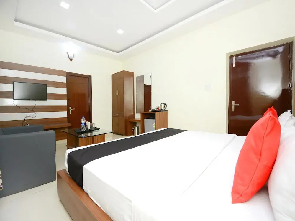 Capital O 38623 Pathankot Club