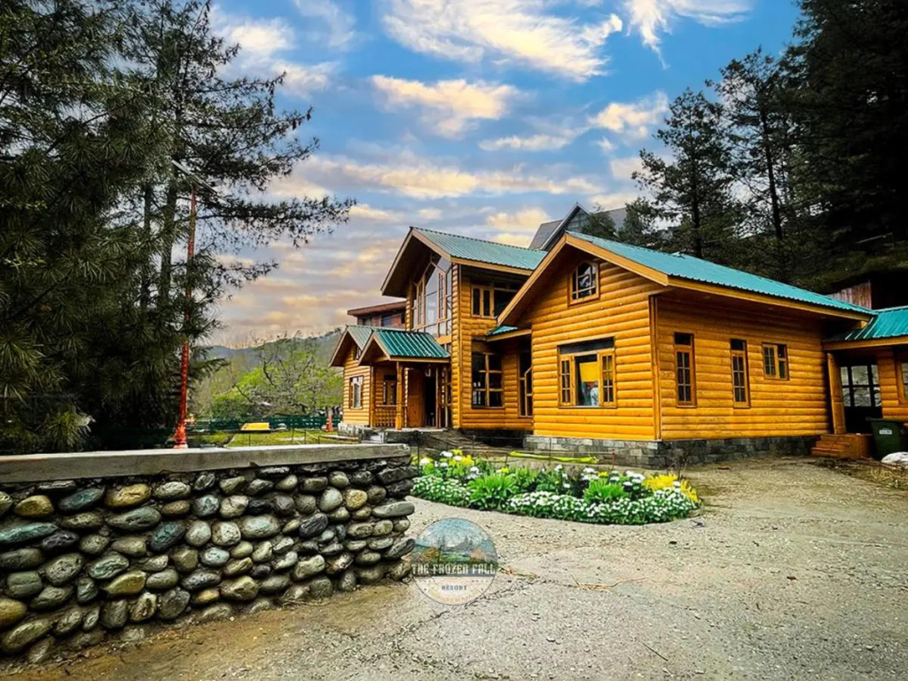 The FrozenFall Resort - Gulmarg