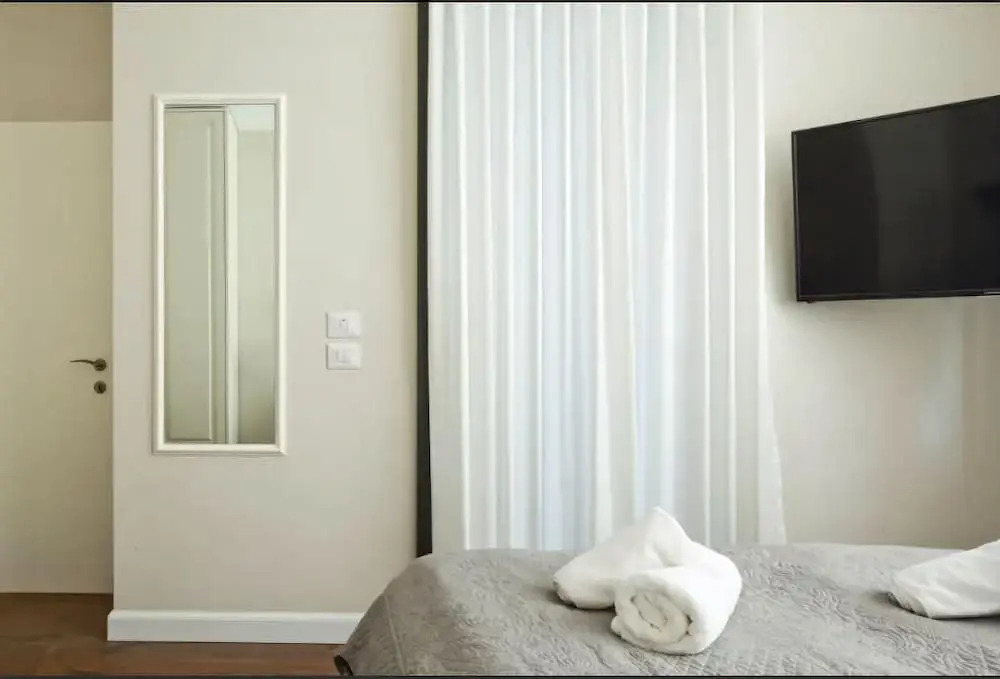 Diagonal-Stay Residency