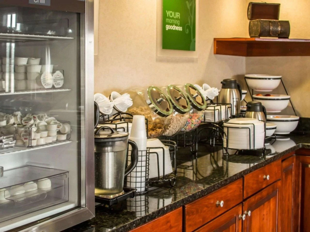 Comfort Inn & Suites Dimondale - Lansing