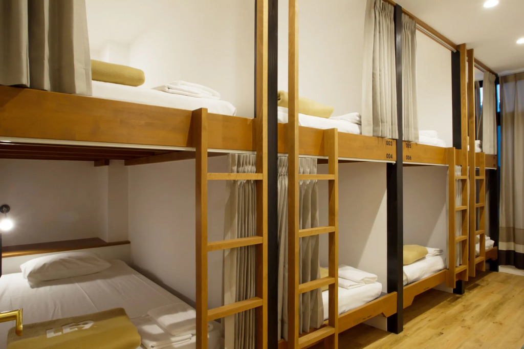 THE NEXT DOOR Dormitory & Private Hostel