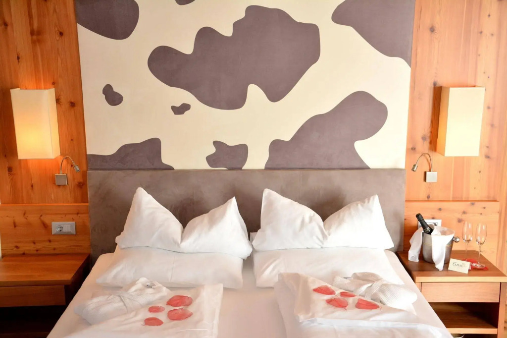 Hotel Emmy - five elements