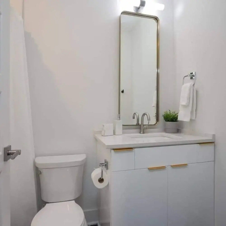 Spacious 4BR Minutes From Broadway- Sleeps 14