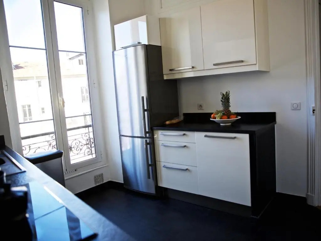 "Le Jazzy" by EnjoyNice, 3-bedroom, 2-bathroom spacious central apartment
