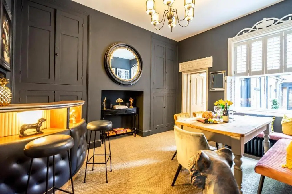 42 is the Answer- Stunning York townhouse appearing on TV Holiday Home Show