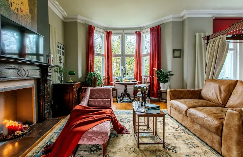 The Suite, 82 Cathedral, Private Parking