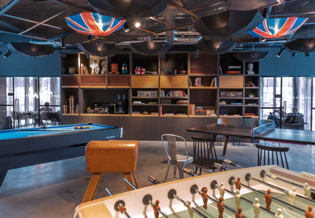 Moxy London Heathrow Airport