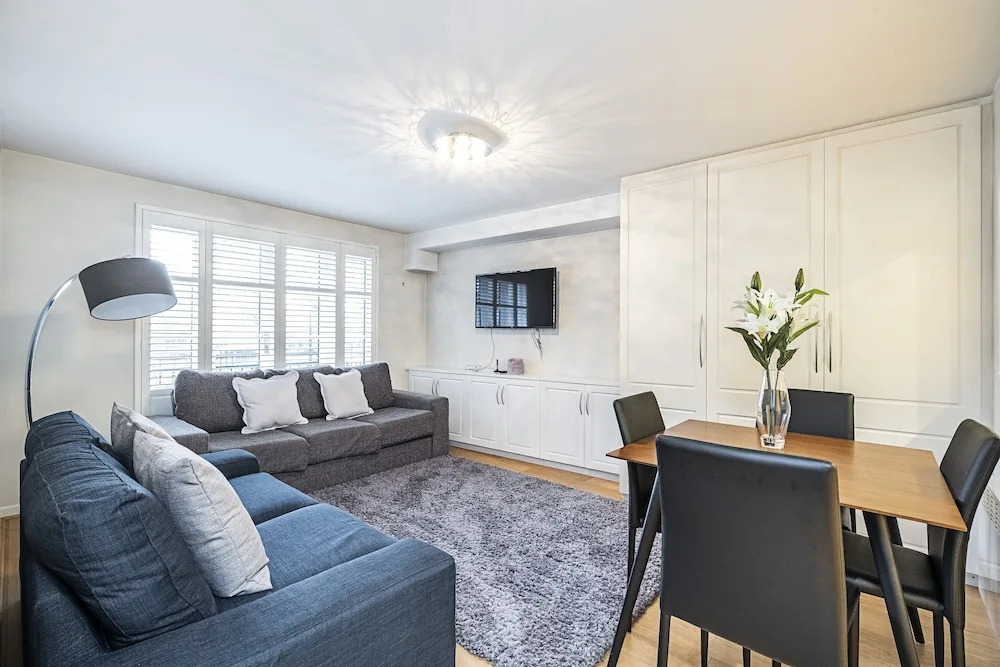 Bridgwalk Apartment by Flexystays