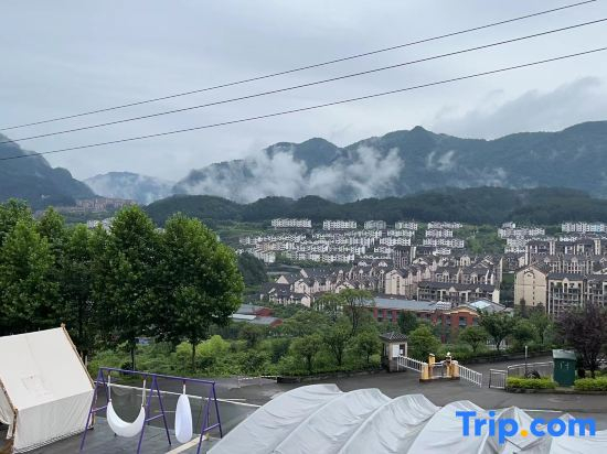 Holiday Inn Xulong Bieyuan (Chongqing Hei Valley Scenic Area)