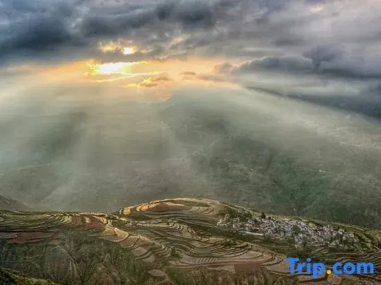 Kunming Hongtu Jiayuan Homestay (Inside Luoxiagou Scenic Area)
