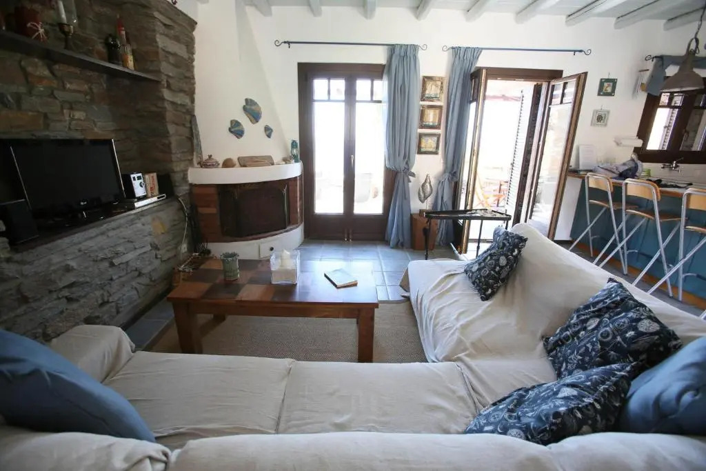 Villa Thymari - 4 bedroom beachfront luxury on private beach