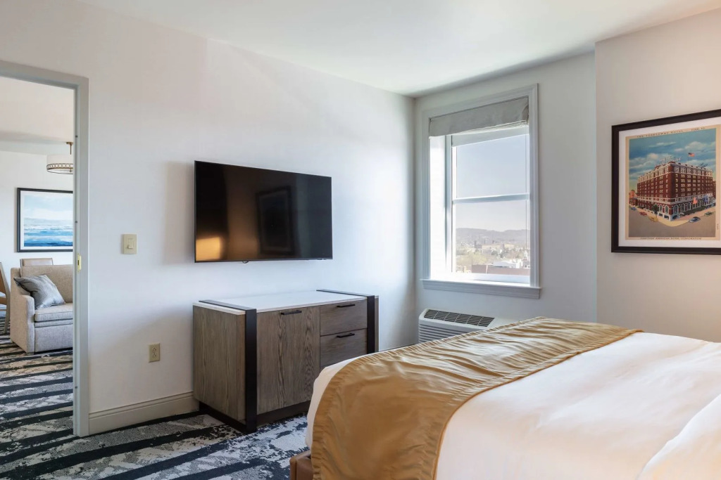 The Yorktowne Hotel, Tapestry Collection by Hilton
