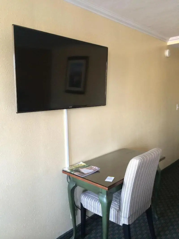 Oasis Inn and Suites